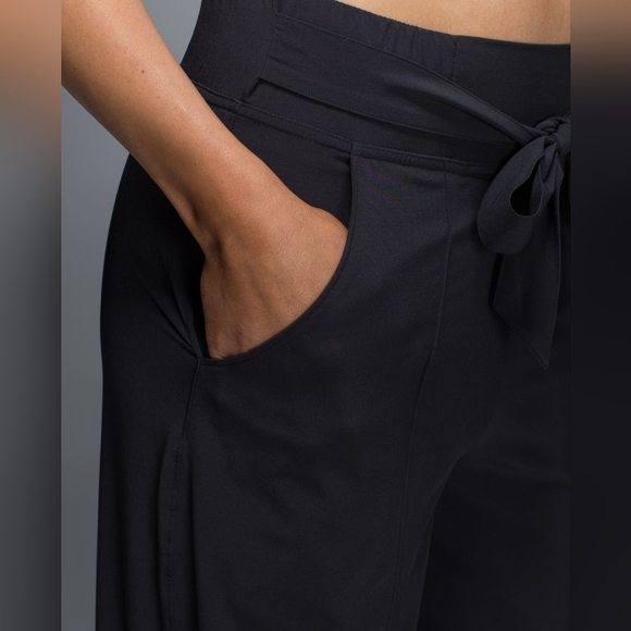 Lululemon Noir Pant Black 8 - Picture 5 of 9
